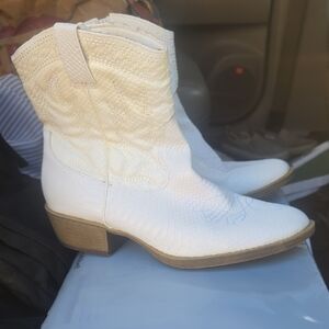 Coconuts by Matisse White Heeled Western Boots